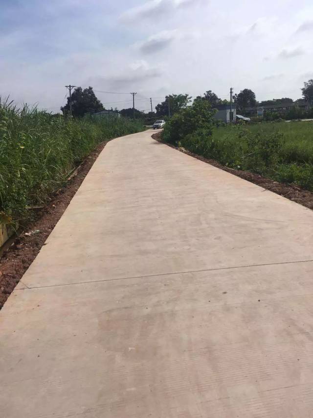 芦苞四合北联村 泥沙路变身水泥路 农户出行有保障
